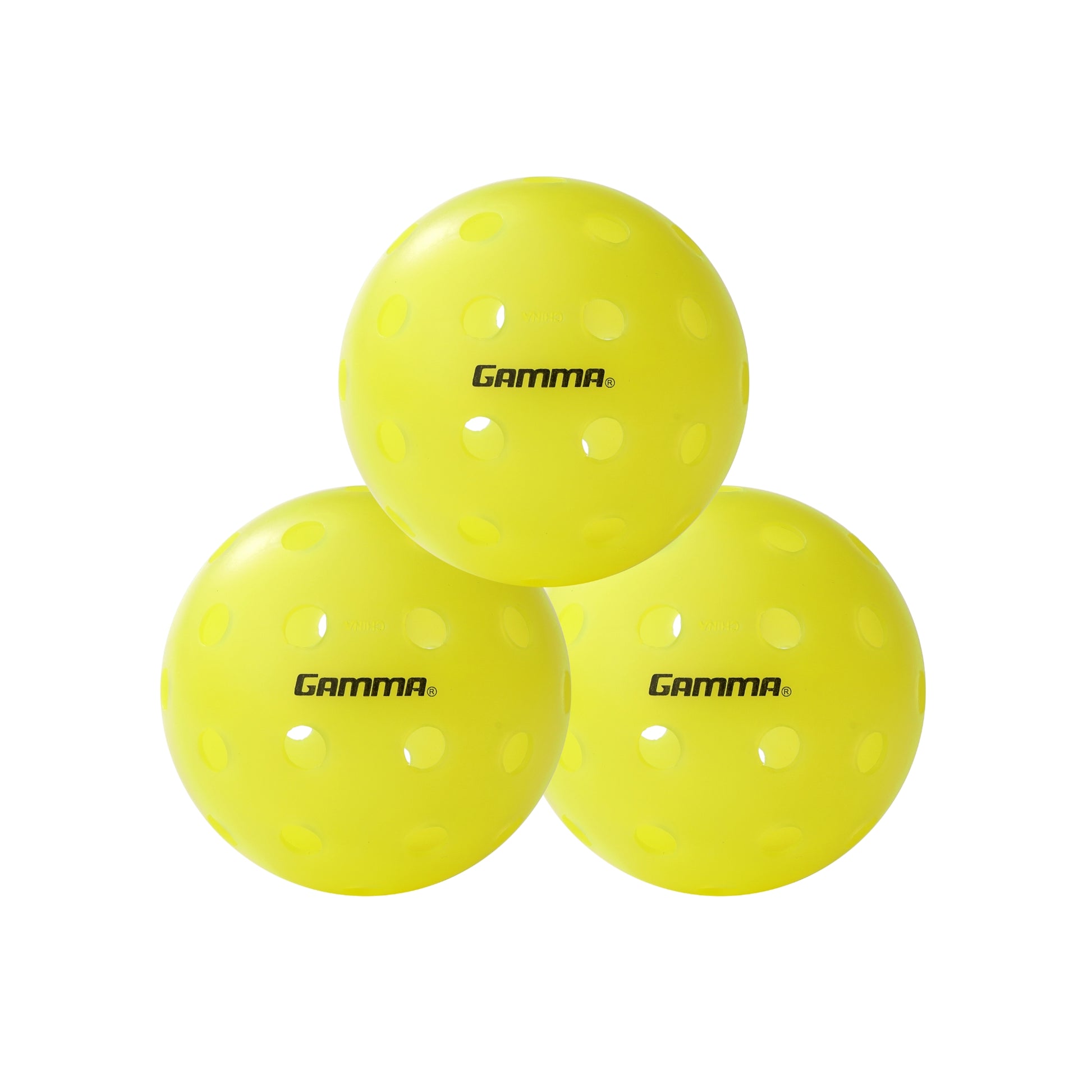 Drei leuchtend gelbe GAMMA Photon Outdoor Pickleballs mit 40-Loch-Design auf weißem Hintergrund – ideal für Turniere und Freizeitspiele
