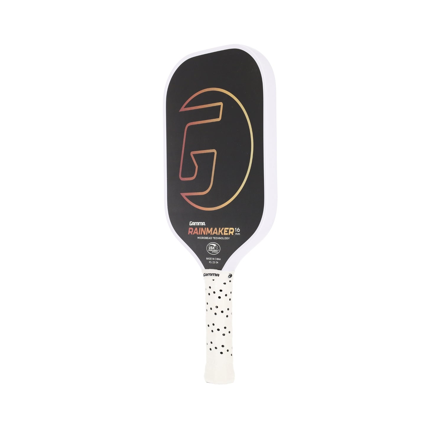 Seitlich angewinkelte Ansicht des GAMMA Rainmaker 16 mm Pickleball-Paddles – hochwertiger Carbon-Look mit ergonomischem Griffdesign.